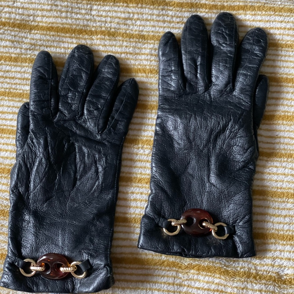 Leather gloves
